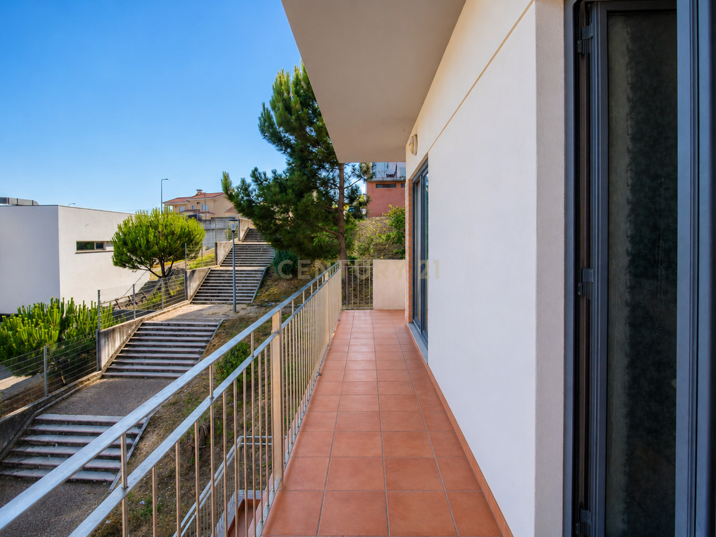 Apartamento T3 com Garagem Dupla na Quinta da Borloteira, Figueira da Foz - Image 9