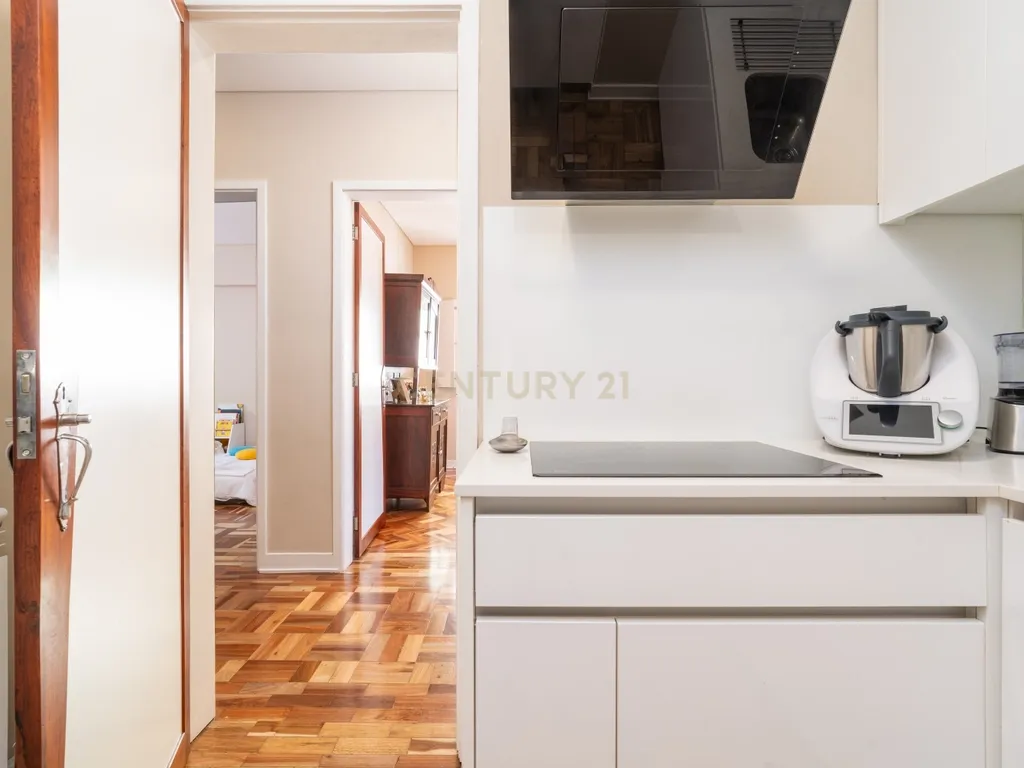 Apartamento T3+1 com logradouro e estacionamento privativos e sótão independente rentabilizado – Bairro Norton de Matos - Coimbra - Image 11