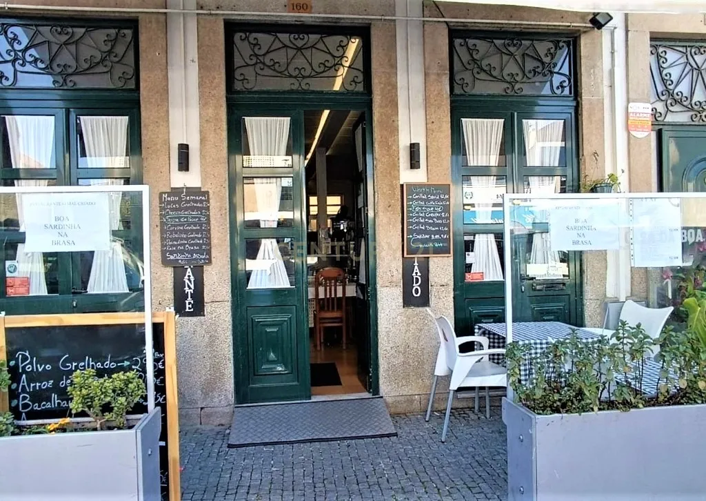 Trespasse de um conceituado restaurante "O Malcriado", com apartamento T2 associado, no centro de Matosinhos, Porto - Image 4