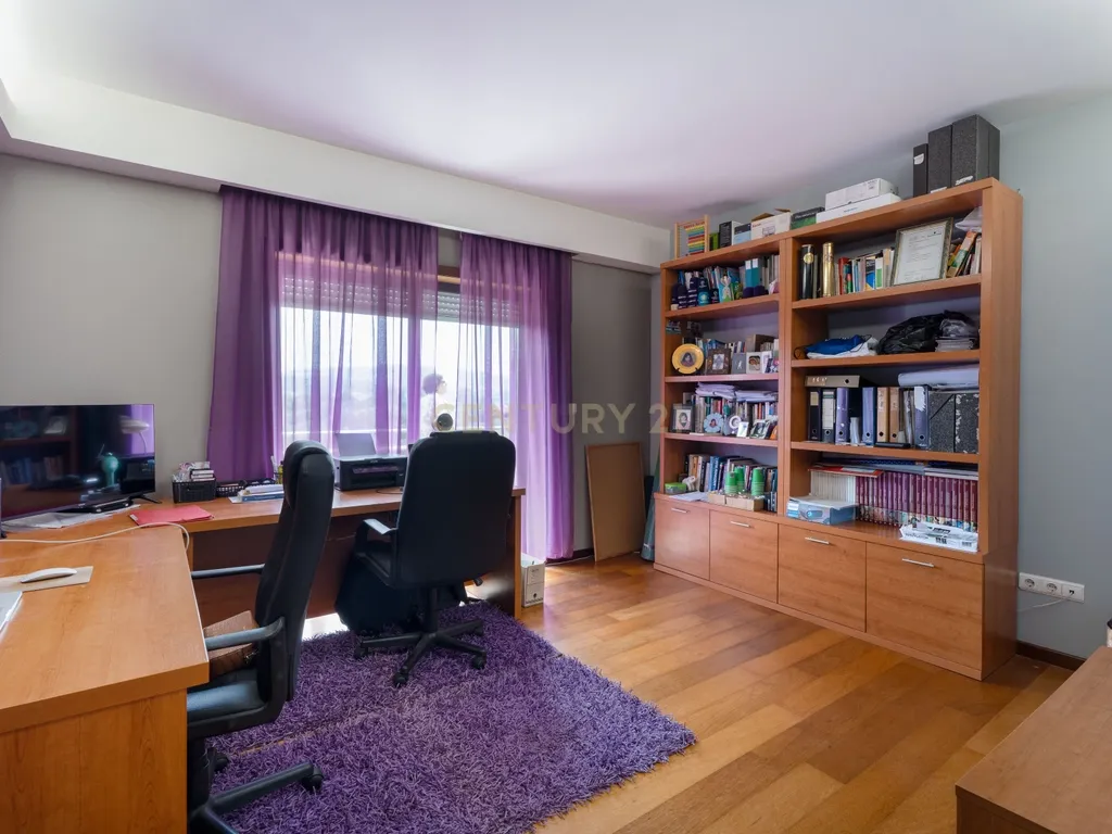 Penthouse Exclusiva T5 – Luxo, Conforto e Espaço em Pleno Coração da Cidade - Image 15