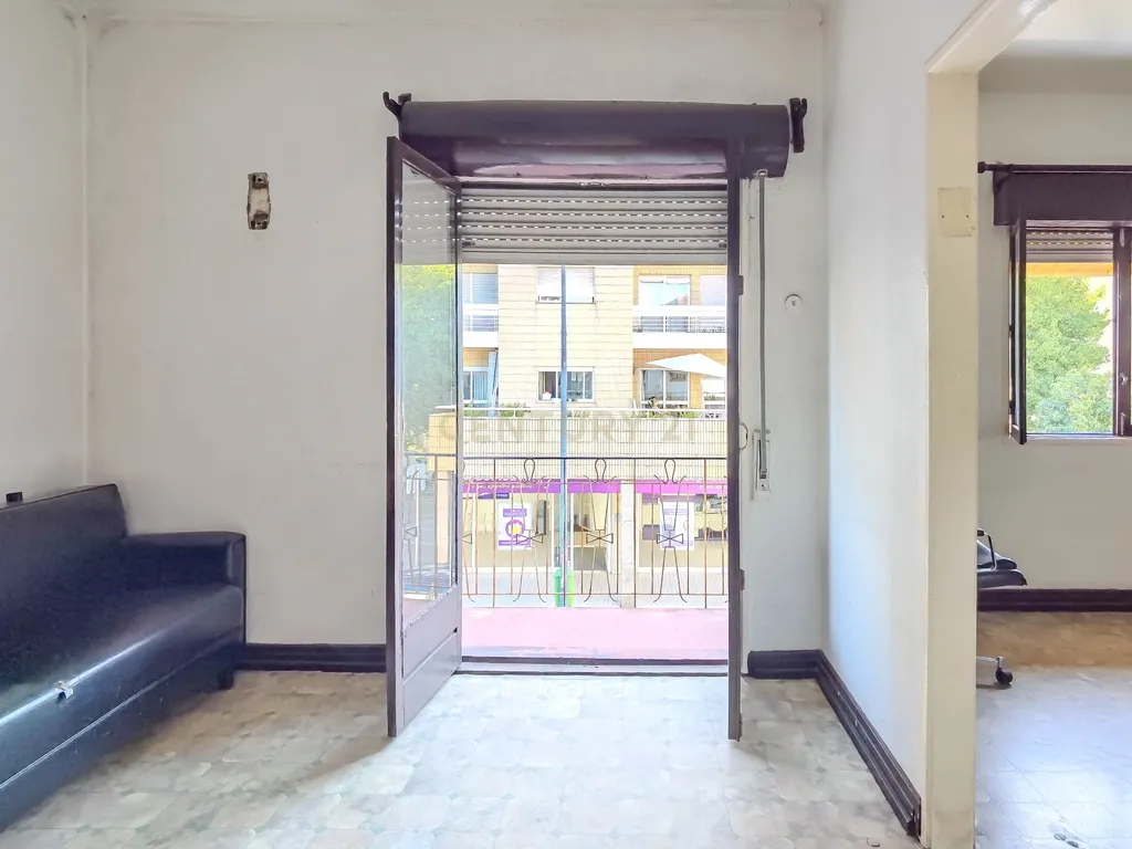 Casa T3 em Gondomar com Vista e Grande Potencial de Recuperação - Image 8