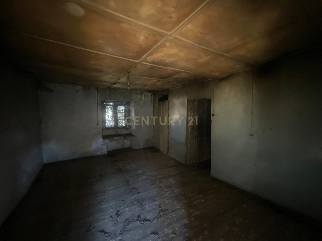 Moradia para restauro em Boivão, Valença - Image 8