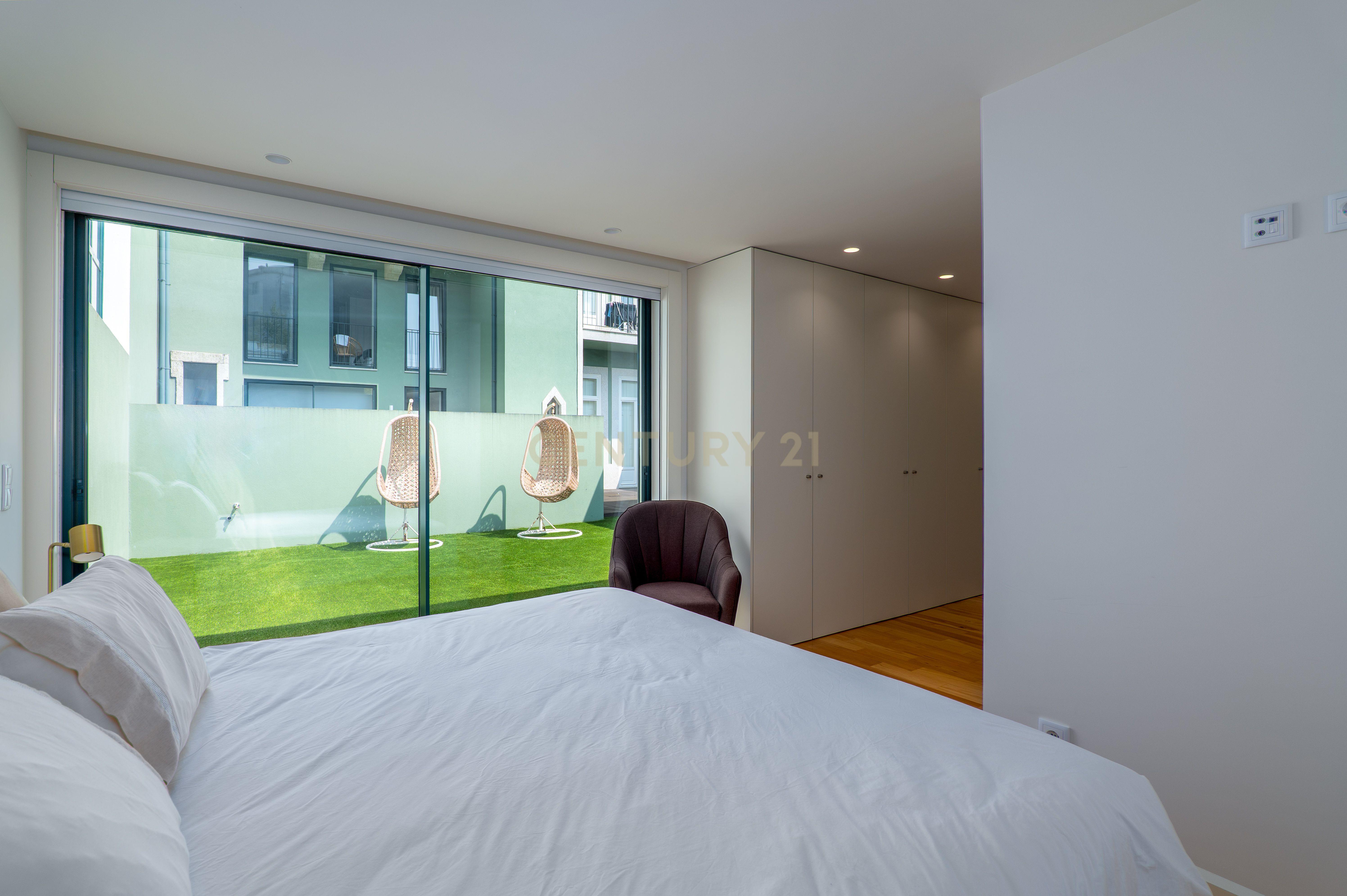 Requintado Apartamento T3 com Terraço no Coração do Porto - Image 18