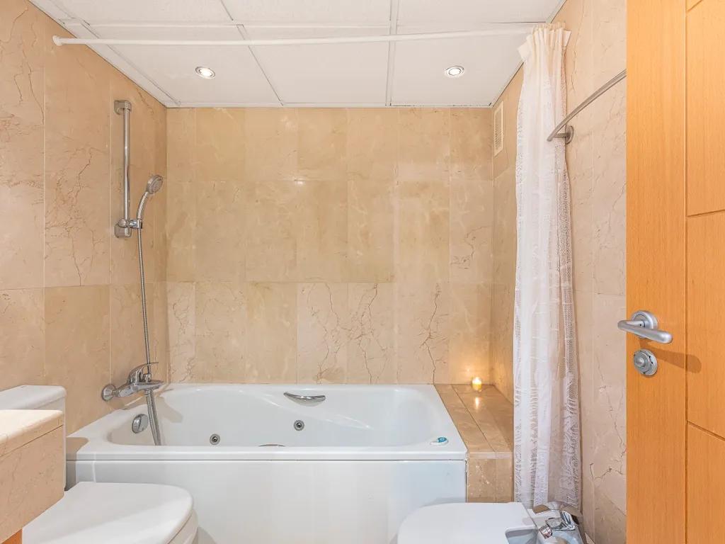 APARTAMENTO EM ESTEPONA: CONFORTO E LOCALIZAÇÃO PRIVILEGIADA - Image 19