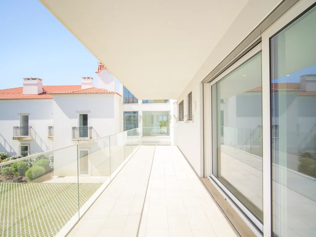 Apartamento T4 com Vista Mar em Condomínio Privado – Monte Estoril - Image 17