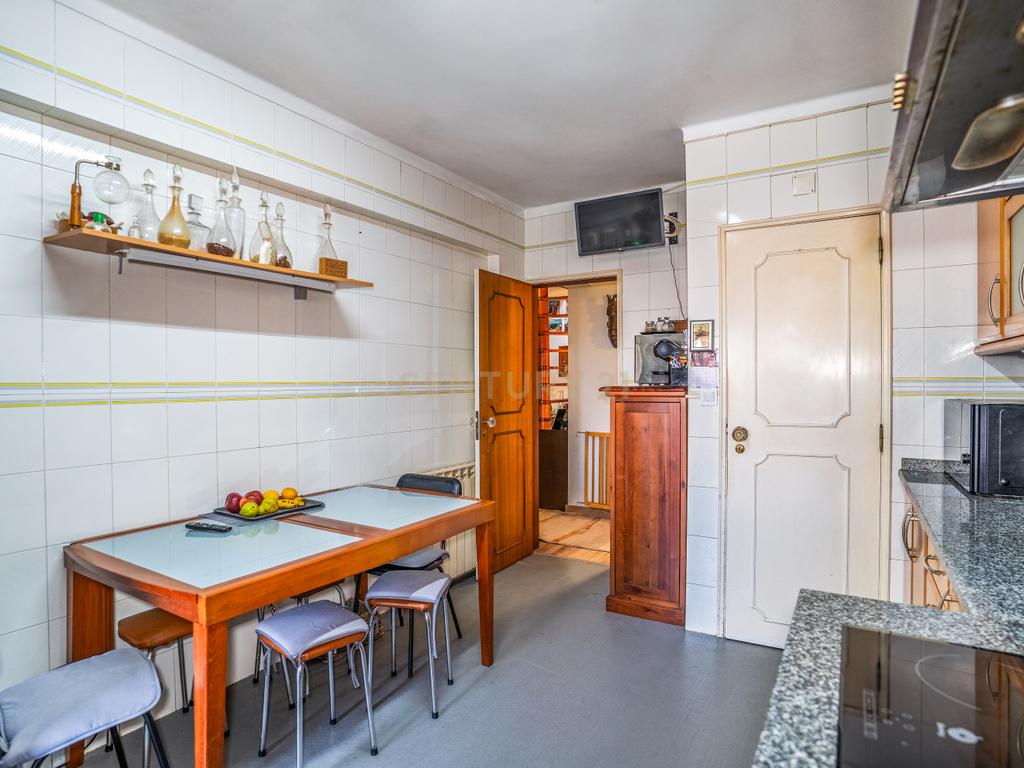 Apartamento Duplex T3+2 com Garagem Box - Image 10