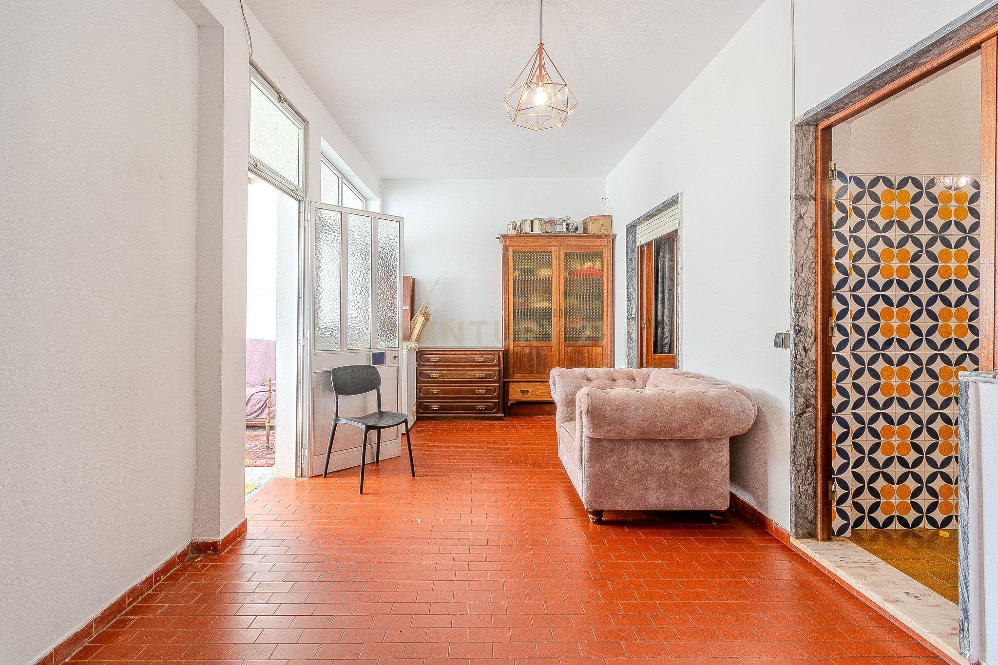 Fotografia 9 de Apartamento T2 com Espaços Exteriores e Arrecadação
