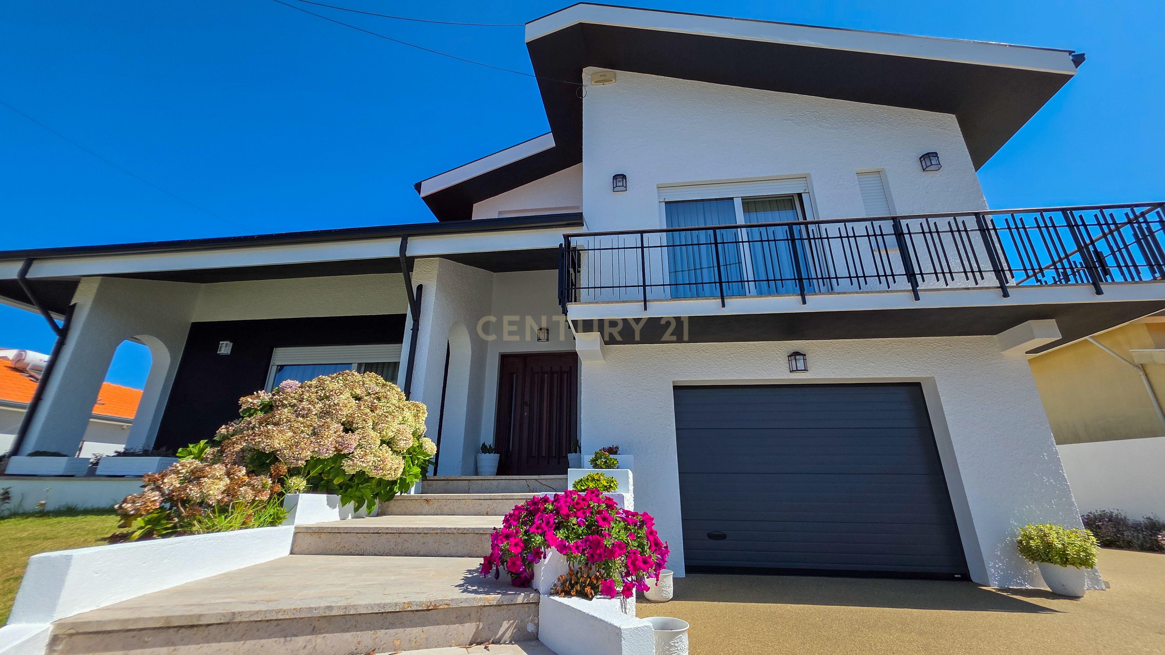 Moradia T4 em São Félix da Marinha, €605.000