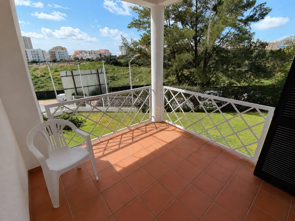 Apartamento T1 em Portimão com Piscina e Estacionamento - Image 9