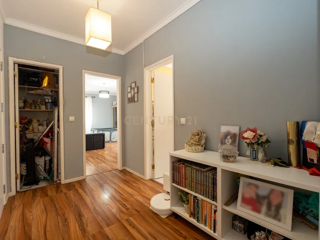 🏡 Oportunidade única: T2 espaçoso, com varanda e localização privilegiada! - Image 11