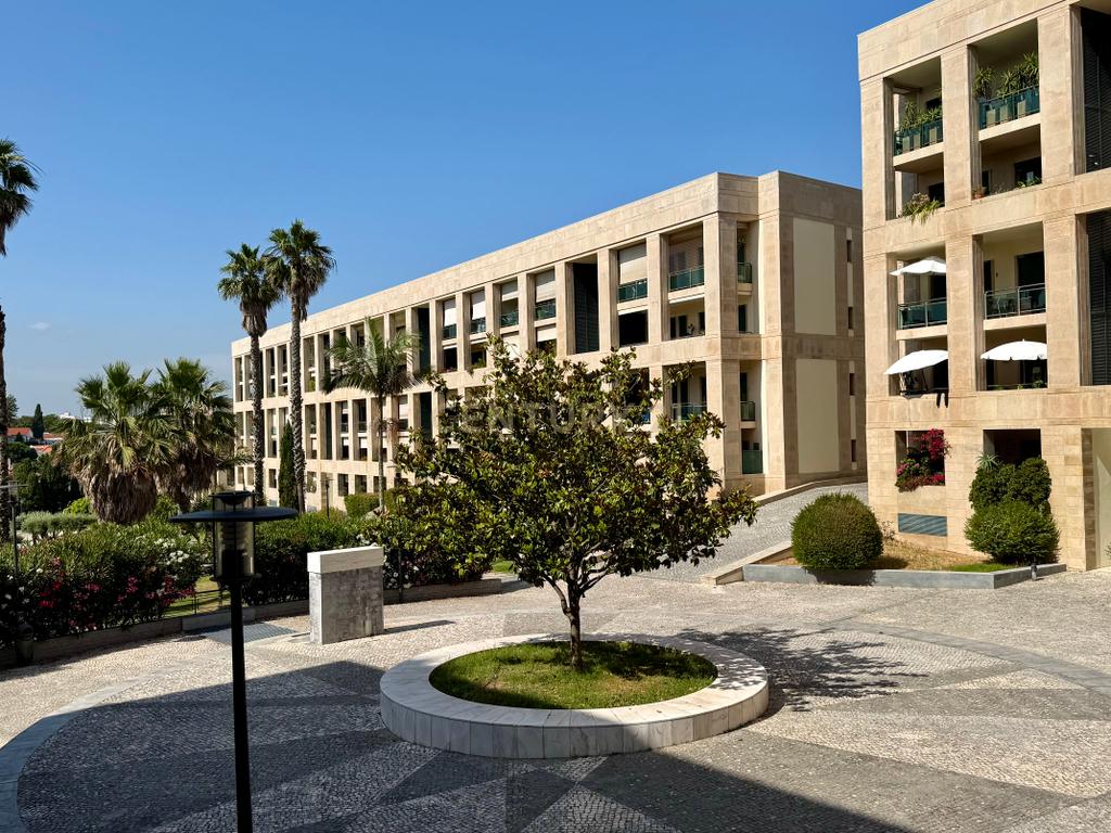 Apartamento T1 com segurança privada, piscina, garagem e arrecadação no condomínio Villa Restelo, Belém. Para Arrendar! - Image 26