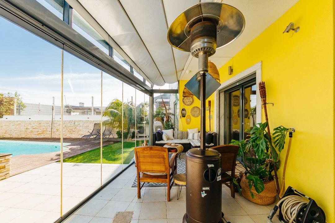 Luxuosa Moradia Renovada com Vista Panorâmica em Loures - Image 5