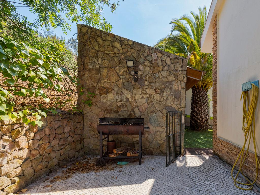 Moradia T4 Exclusiva com Piscina | Vista Serra da Arrábida | Setúbal - Image 15