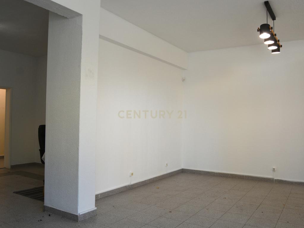 Loja para arrendar em Benfica - Oportunidade Única! - Image 7