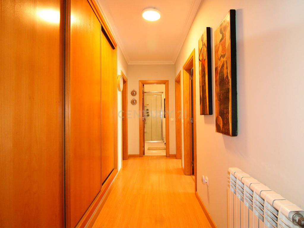 Apartamento T4 com Parqueamento, nas Caldas da Rainha - Image 10