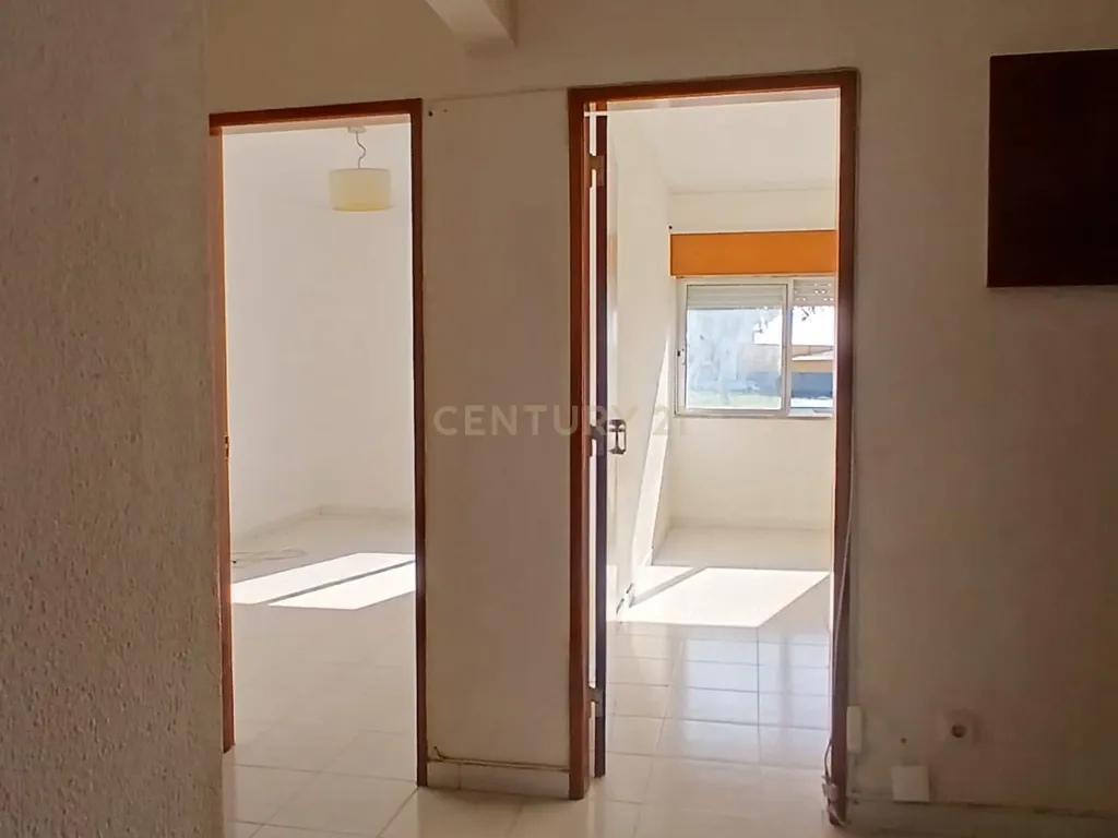 Apartamento T2 no Centro de Alhos Vedros - Image 2