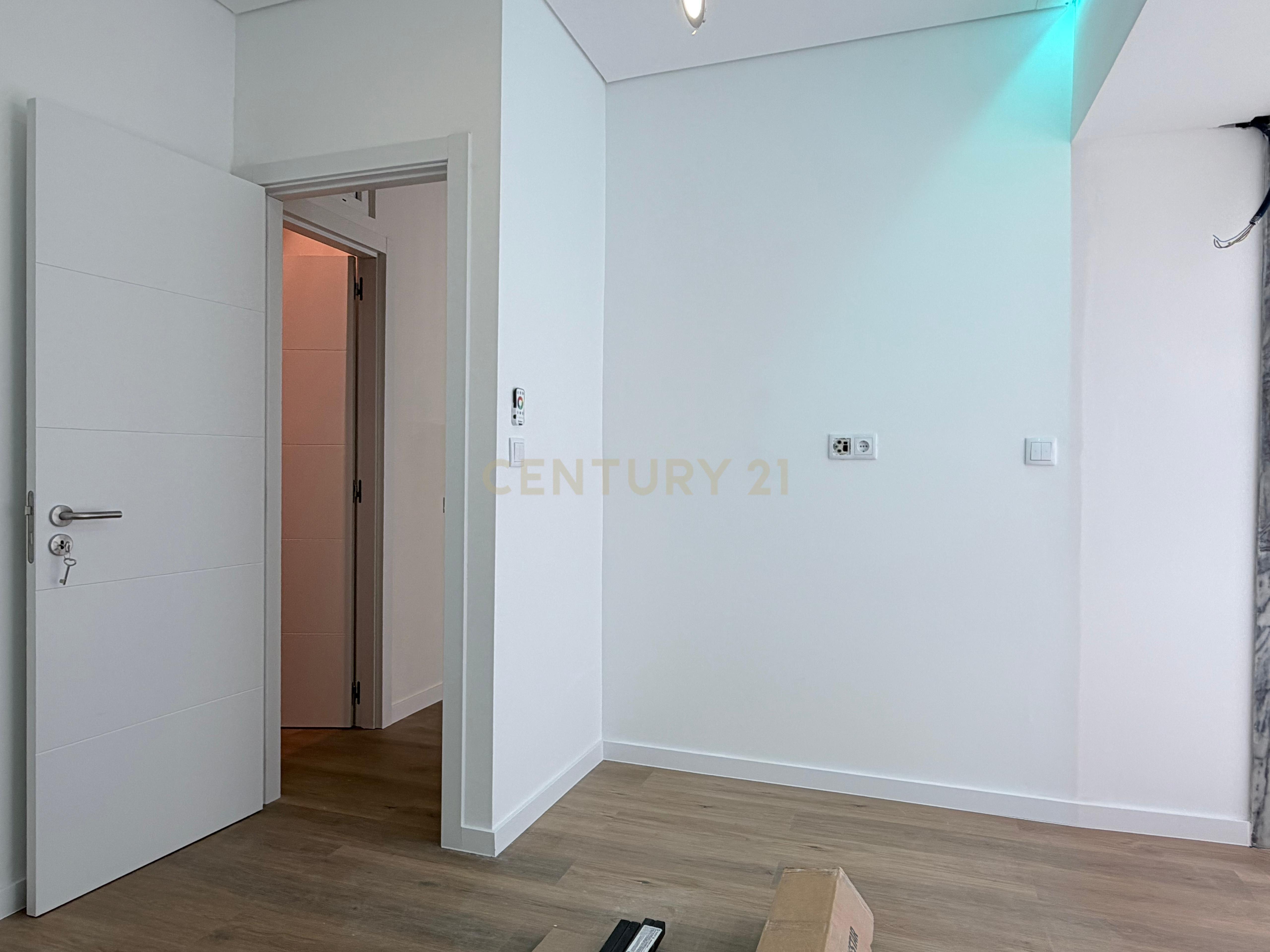 Fotografia 5 de Apartamento Moderno Totalmente Remodelado com Logradouro em Moscavide