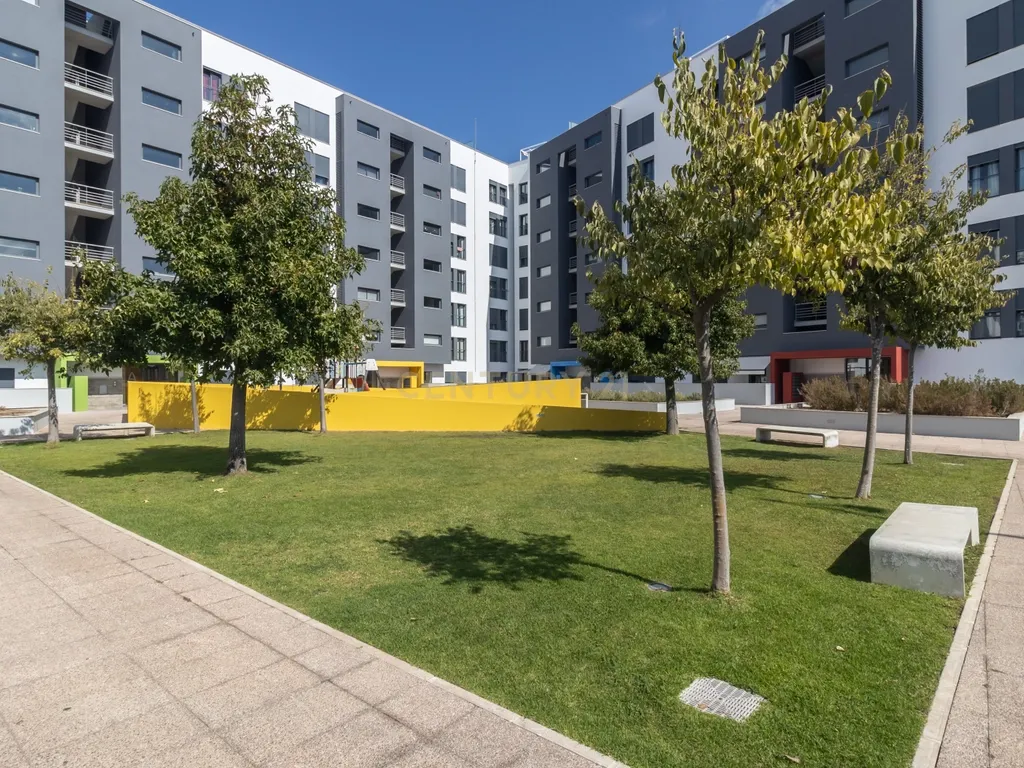 T2 c/arrecadação e parqueamento - Quinta da Trindade - Image 41