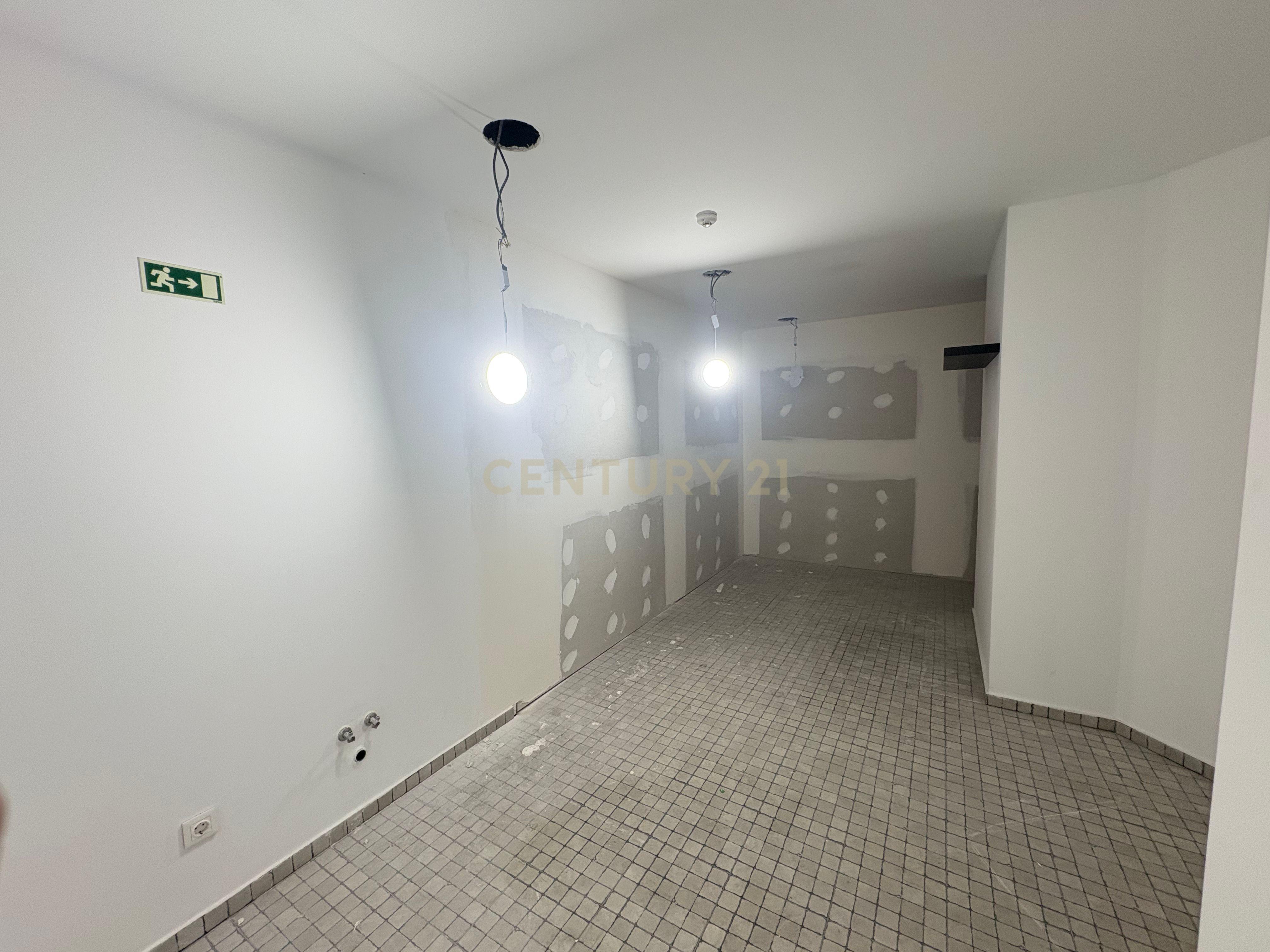 📍 Loja Remodelada no Centro Comercial Torre das Flores – Linda-a-Velha / Algés - Image 8