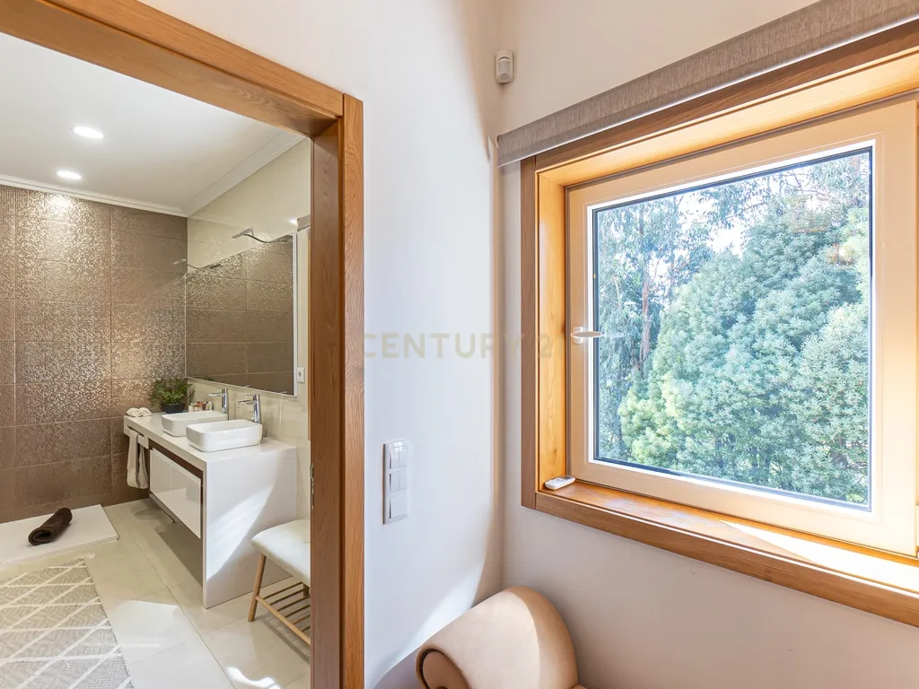 Fantástica moradia T4 de Luxo com piscina em Valongo - Image 28