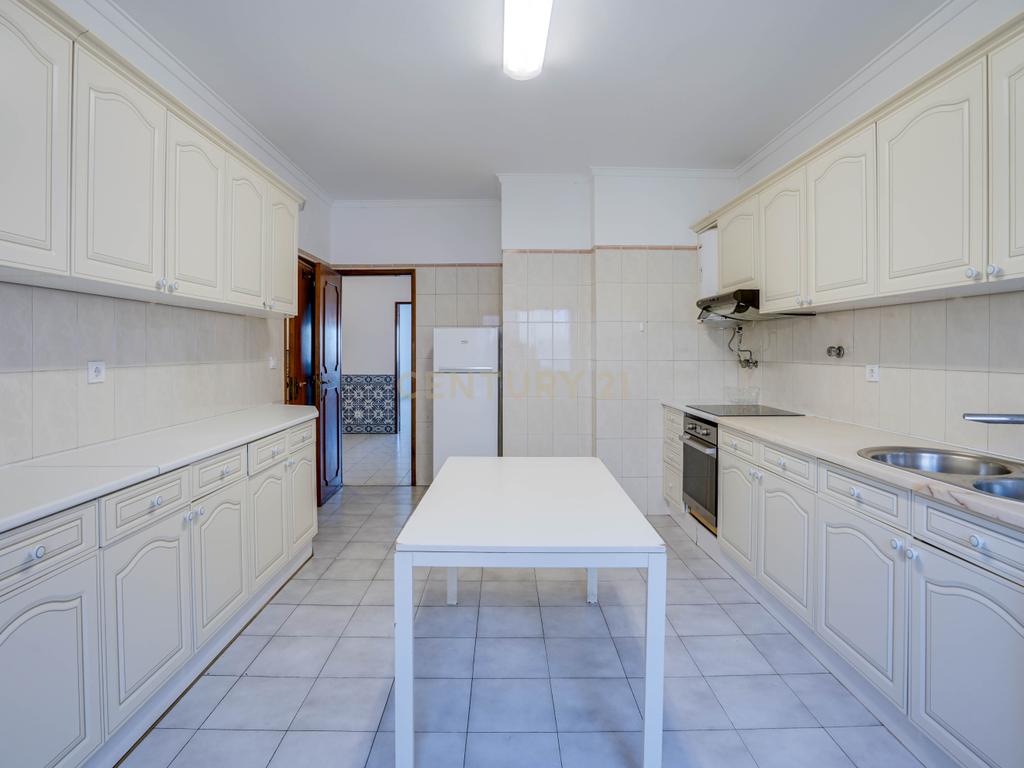 Apartamento T3 com Vista de Rio, São Vicente, Lisboa - Image 15