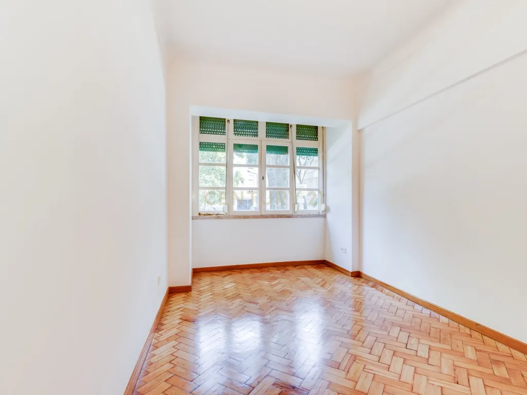 Apartamento T3 | 125 m² | Praça Pasteur – Lisboa - Image 10