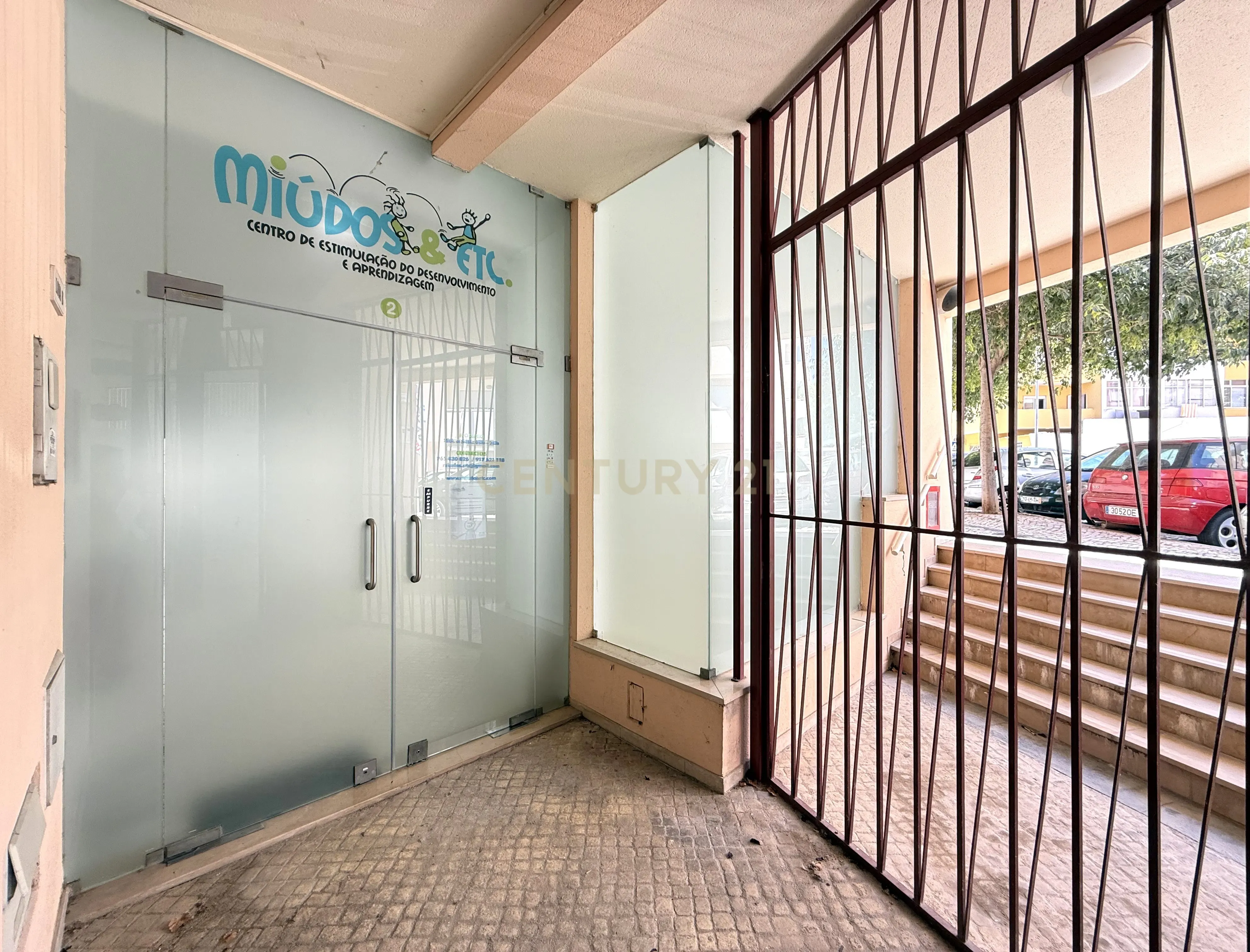 Fotografia 4 de Espaço comercial com montras panorâmicas - Penha, Faro