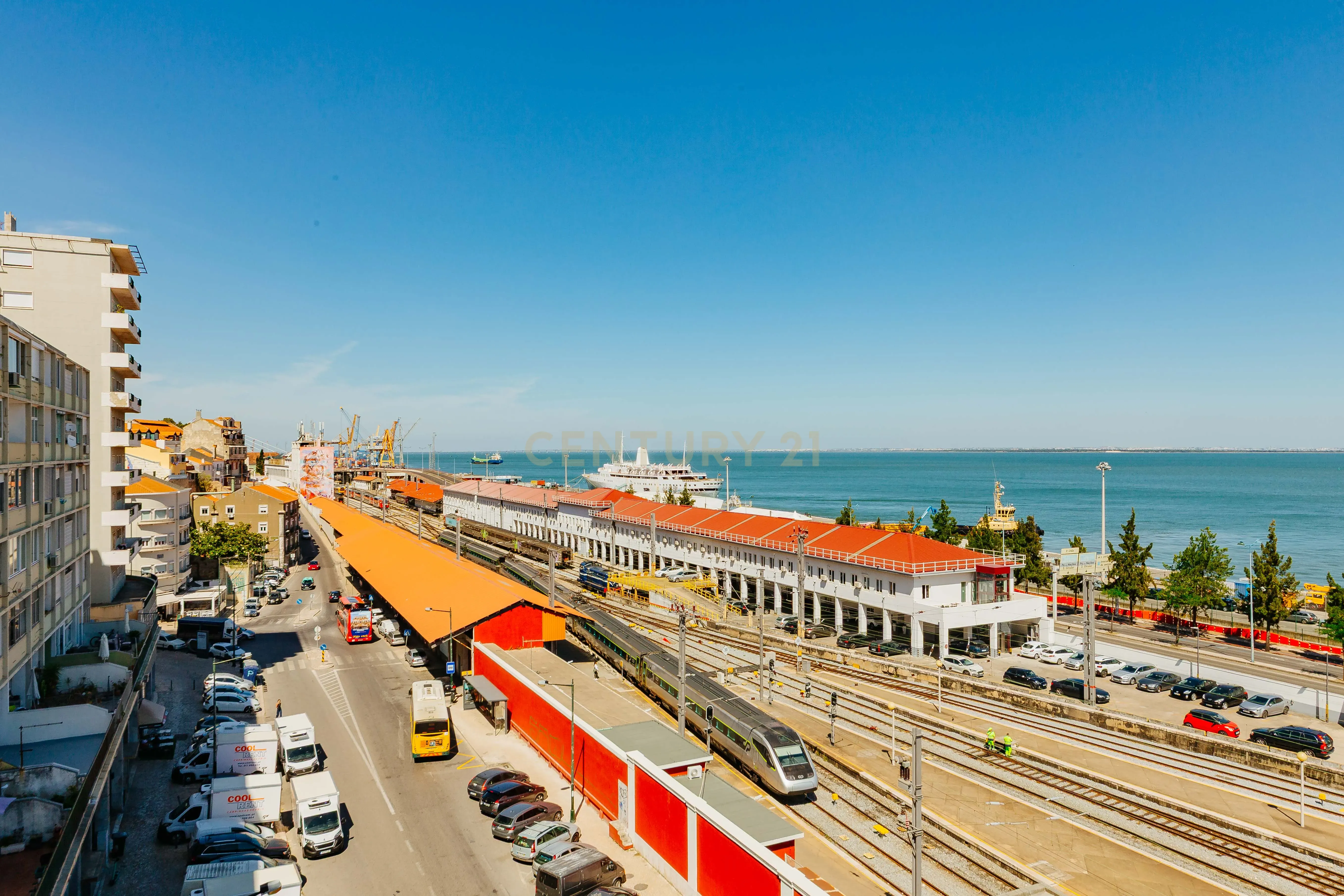 Apartamento T3 Renovado com Vista Rio em Santa Apolónia – Viva no Coração de Lisboa - Image 17