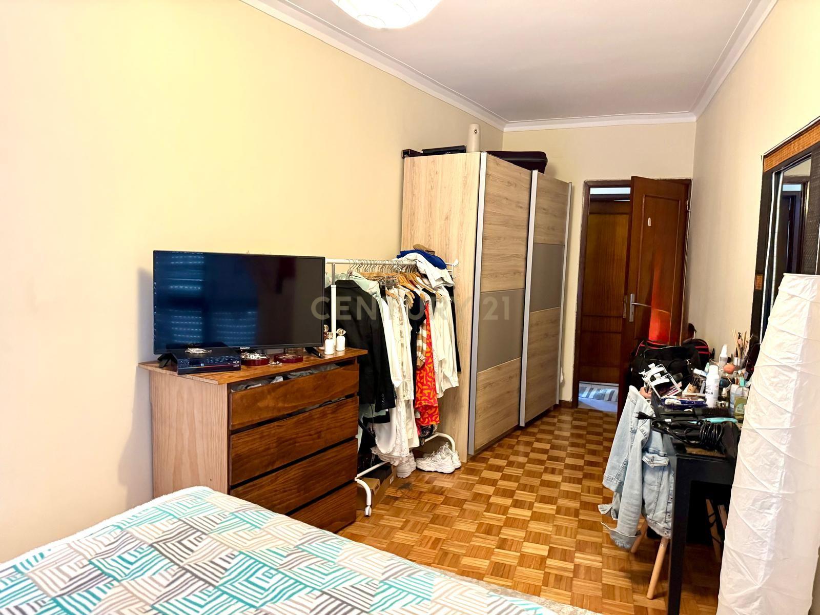 T3 com lugar de garagem ao Hospital Santos Silva/Monte da Virgem - Image 11