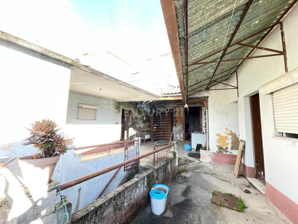 Moradia para recuperar em Oliveira - Mesão Frio - Image 4