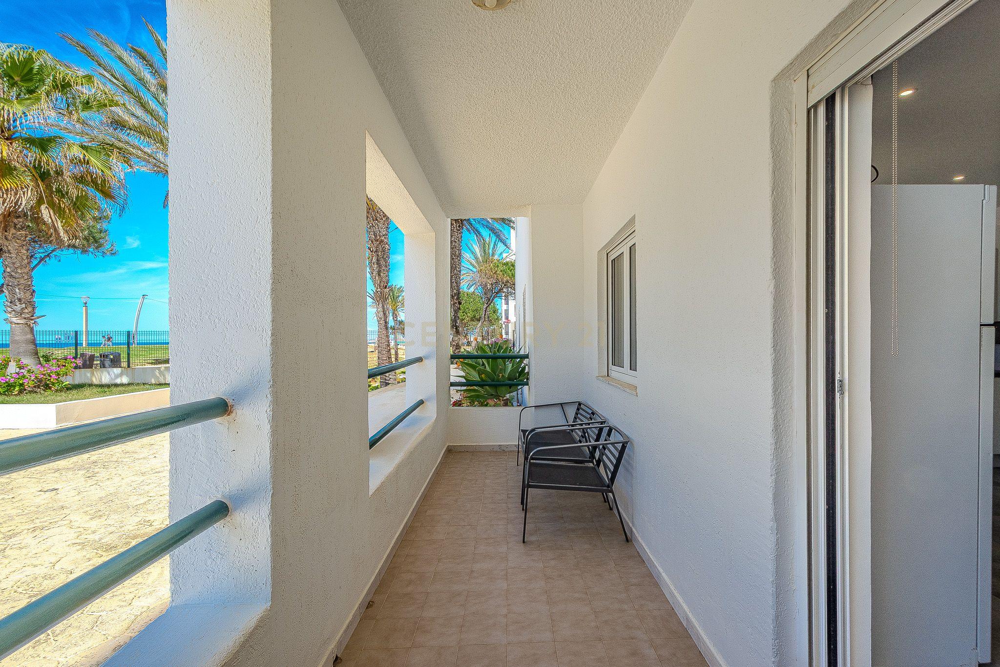 Apartamento T2 com Vista Mar na Primeira Linha de Praia – Quarteira - Image 20