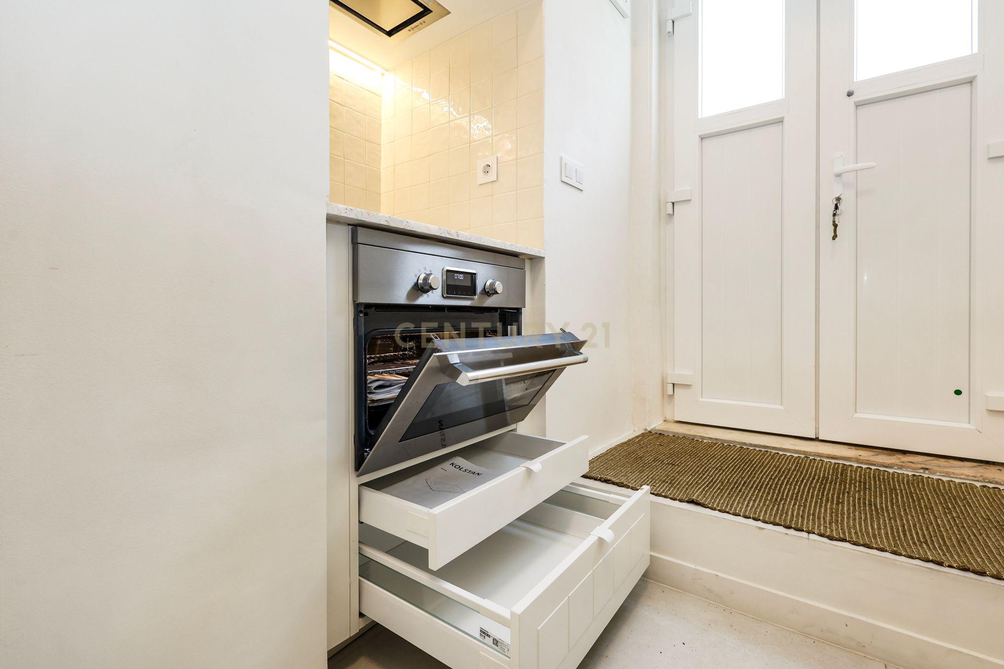 Fotografia 10 de Charming Renovated One-Bedroom Apartment in the Heart of Lapa — Utilities Included