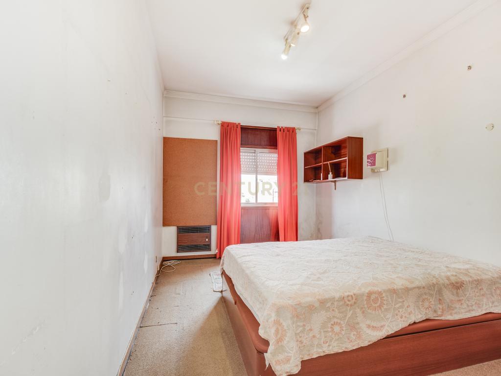 Apartamento T4 com Boas Áreas - Prt Av. Cidade Lourenço Marques - Olivais - Image 13