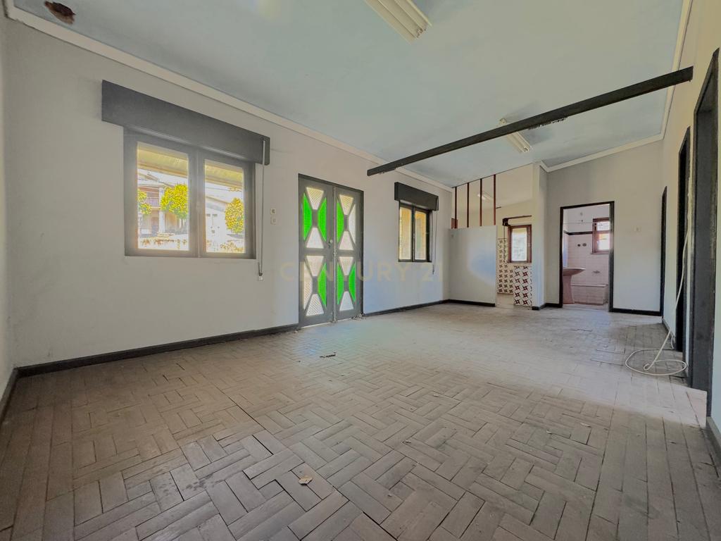 Moradia com 4 quartos, 3 armazéns e muito potencial em Freamunde, Paços de Ferreira - Image 6