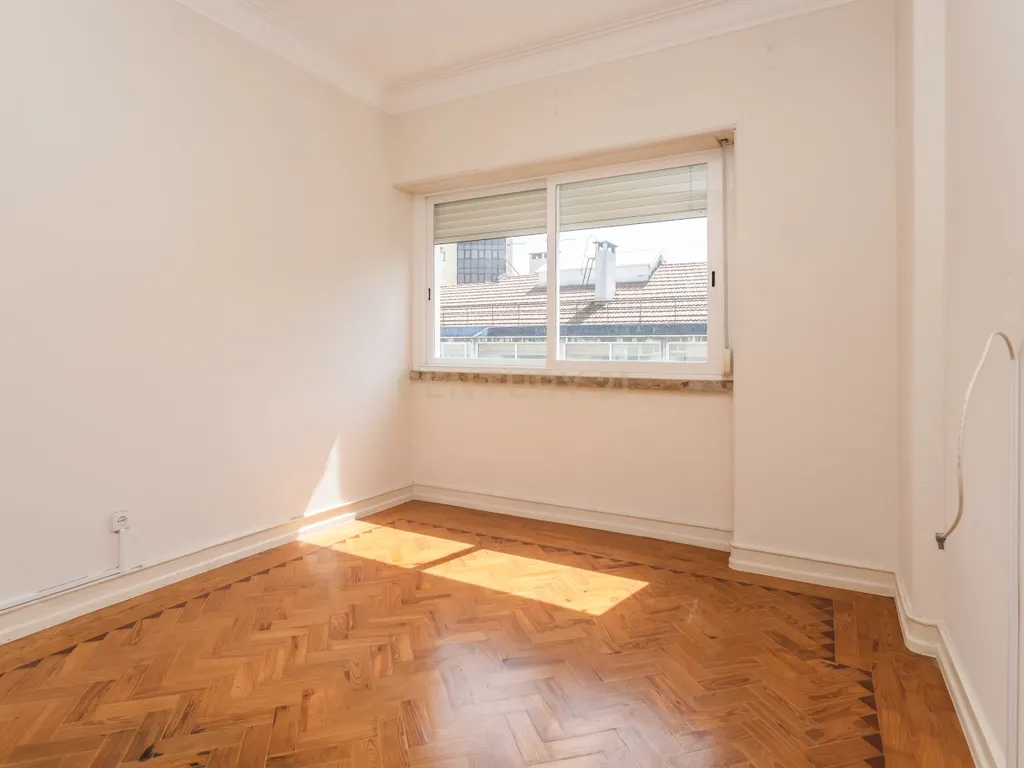 Apartamento T2 em Avenidas Novas, Lisboa - Image 5