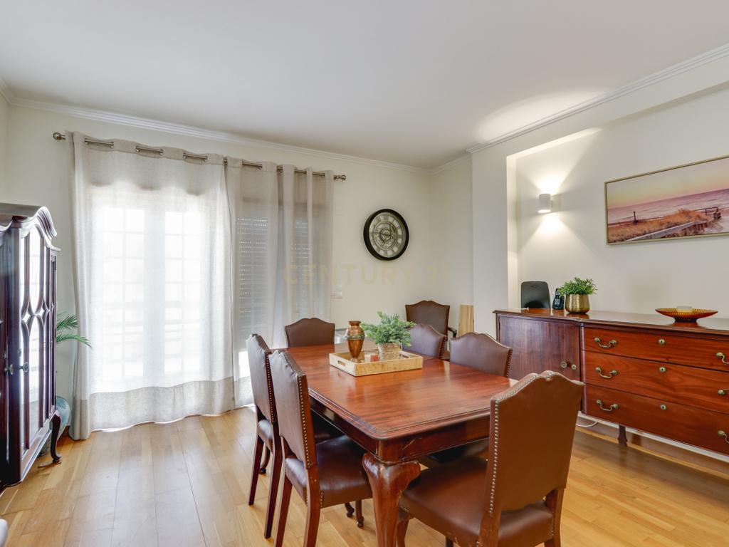 Apartamento T3 no Montijo | 143m2 área bruta útil | 2 garagens e elevador - Image 11