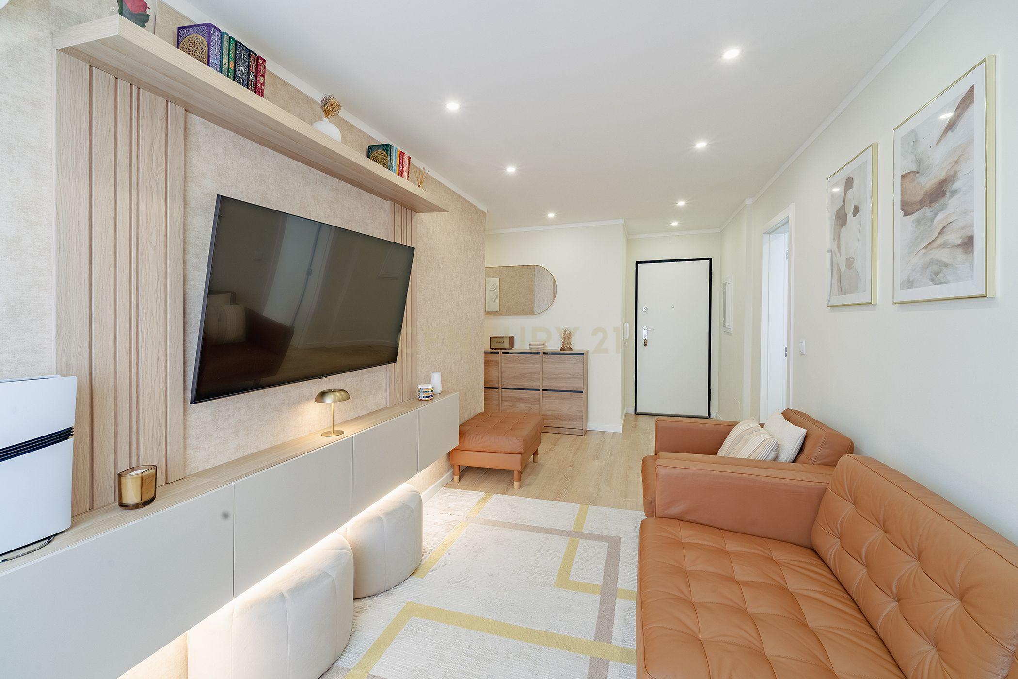 Fotografia 12 de Apartamento T2 Remodelado na Torre da Marinha