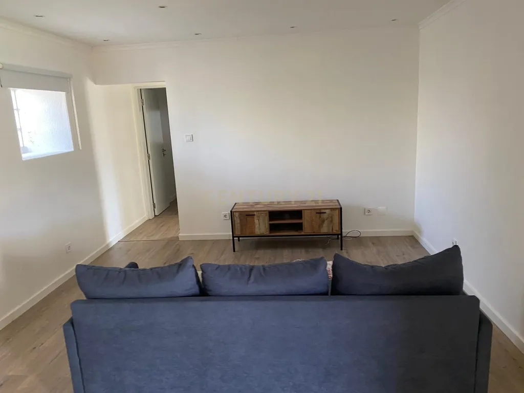 Apartamento em andar de moradia T2 (R/C) - Caeiros Mafra - Image 9