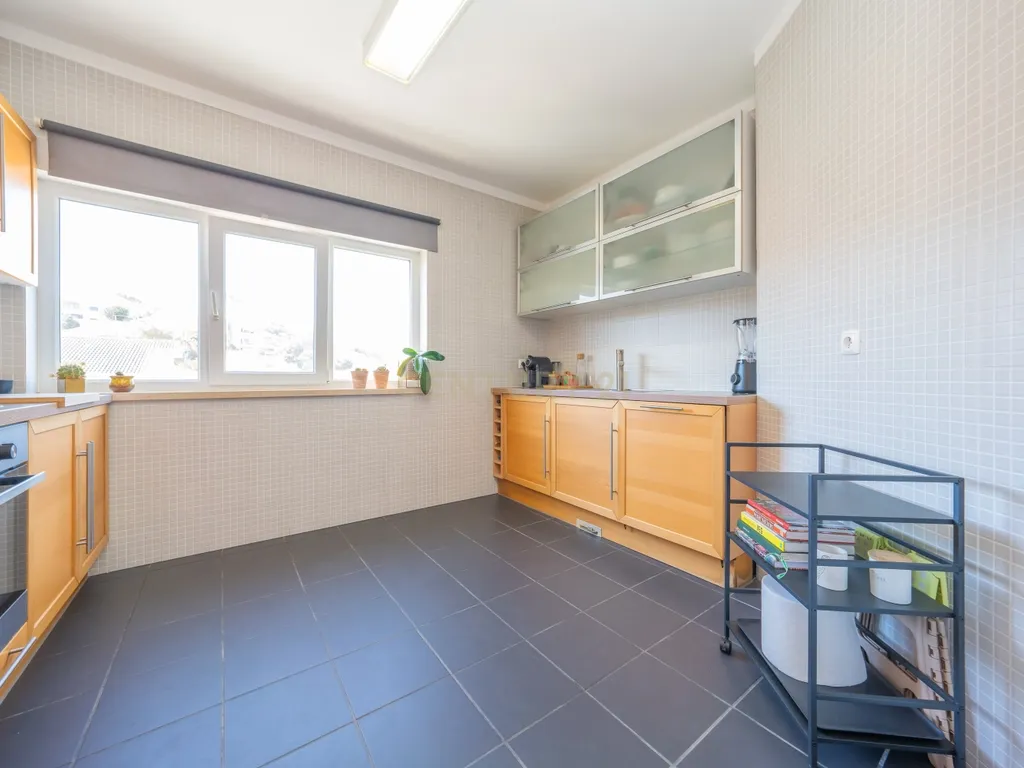 Excelente Apartamento T3 Duplex c/ Garagem, na Galiza, Estoril, Cascais - Image 9