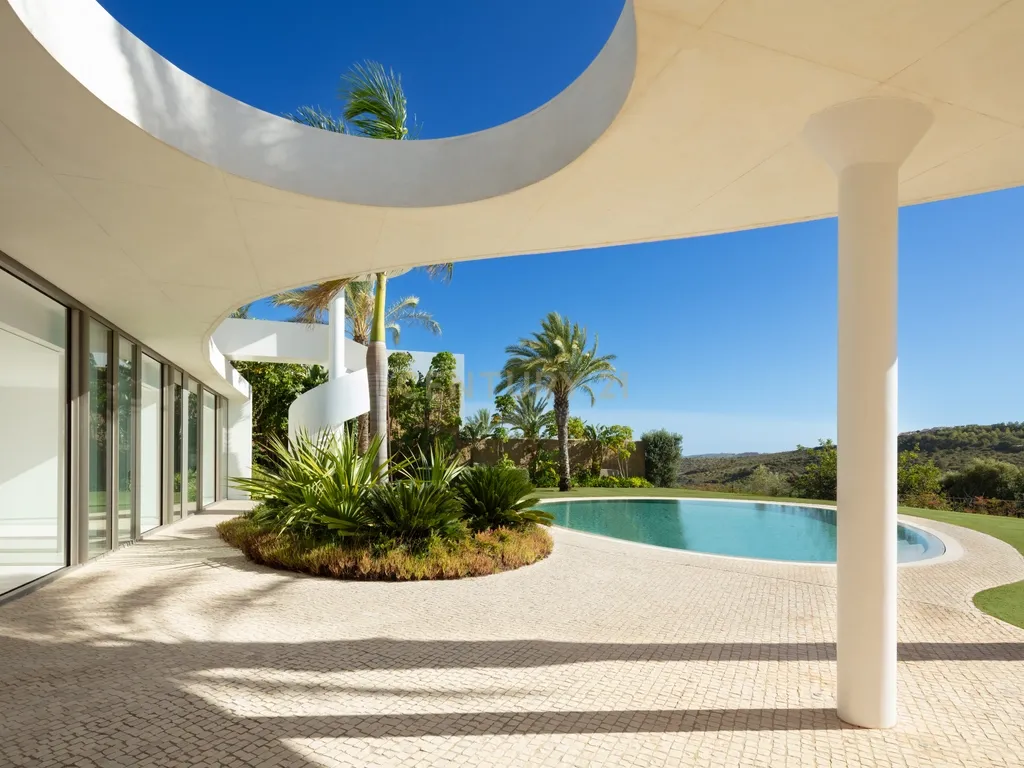 Villa de Golfe na Primeira Linha 7: Uma Obra-Prima Escultural da Arquitetura Visionária na Finca Cortesin - Image 17