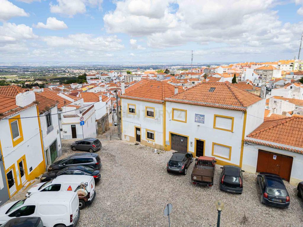 Moradia em ruinas no centro histórico de Palmela - Image 10