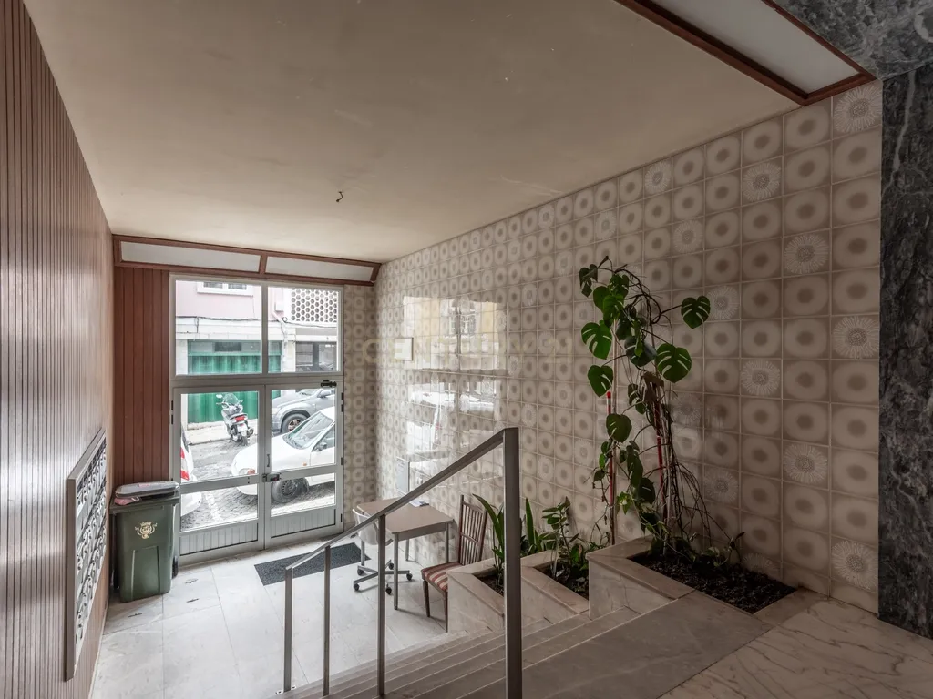 Centro de Lisboa - Crie o Seu Lar neste T1 com Charme e Versatilidade - Image 23