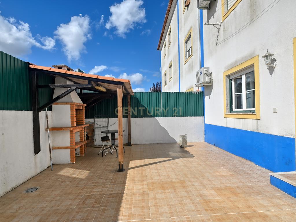 Apartamento T2 em Milharado, com terraço e parquemento - Image 1
