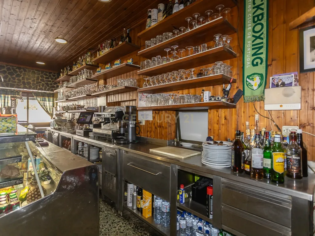 Moradia transformada em Restaurante - Santo António - Costa de Caparica - Image 9