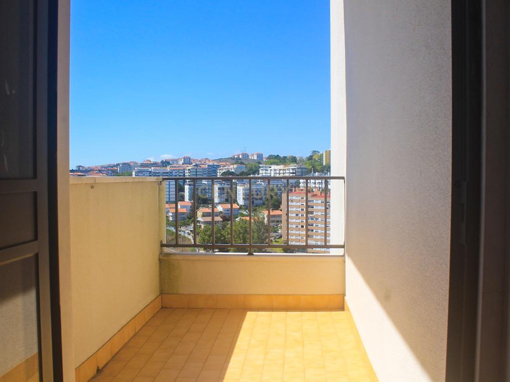 Apartamento T3 em Queluz, Sintra com Vista - Image 18