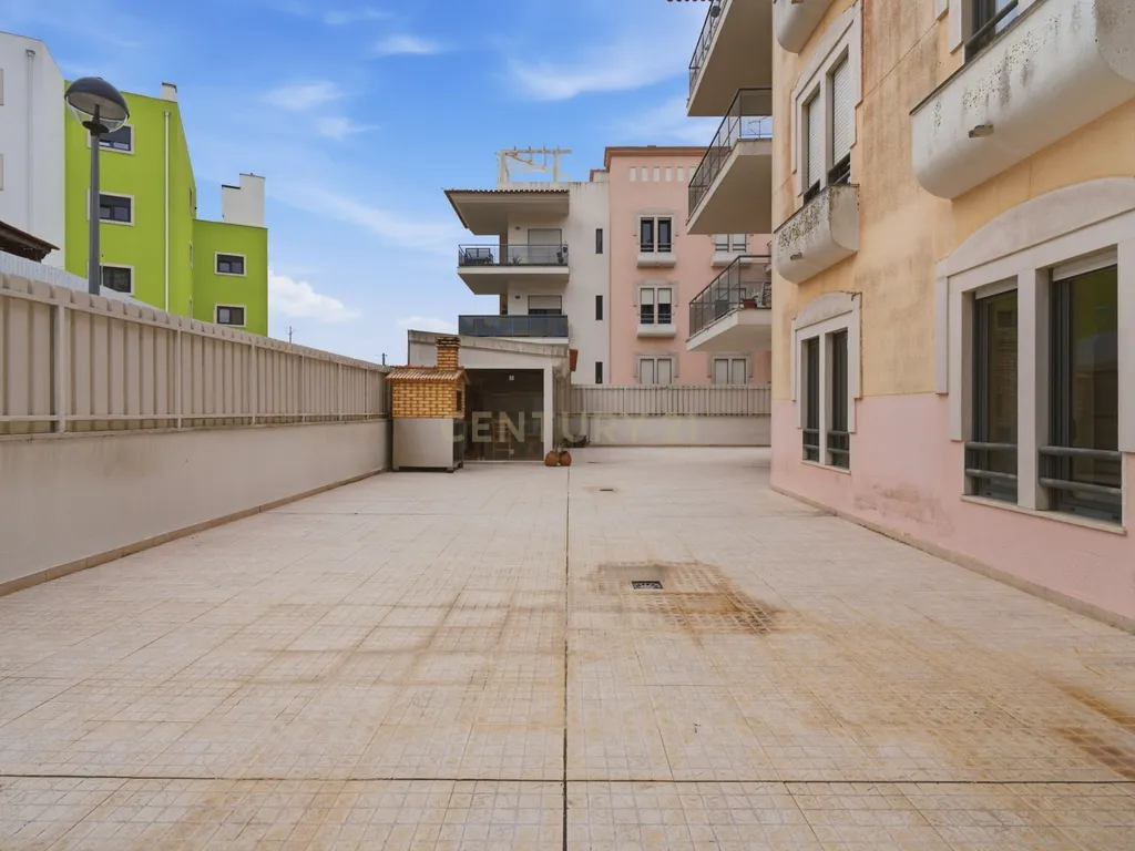 Apartamento T3 com terraço privativo, churrasqueira, zona de refeição e forno a lenha — Venda do Valador, Venda do Pinheiro - Image 33