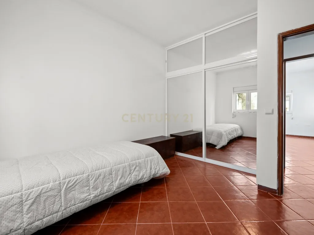 Apartamento T1 central com varanda em Baixa da Banheira - Image 17