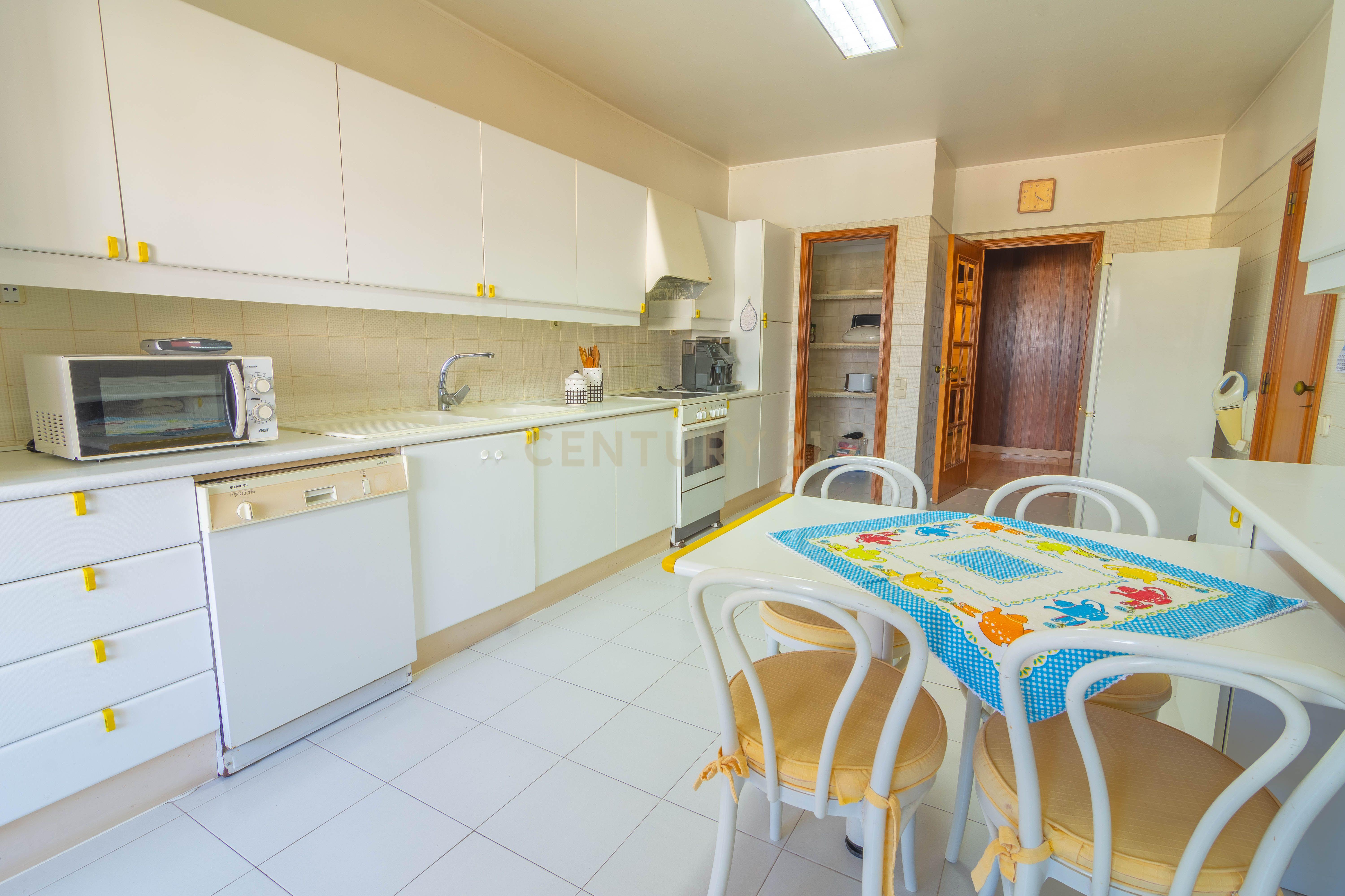 Apartamento T3 em Cascais com Vista Mar e Terraço - Image 10