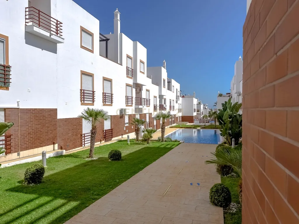 Apartamento T2 com Terraço em Cabanas de Tavira - Image 23