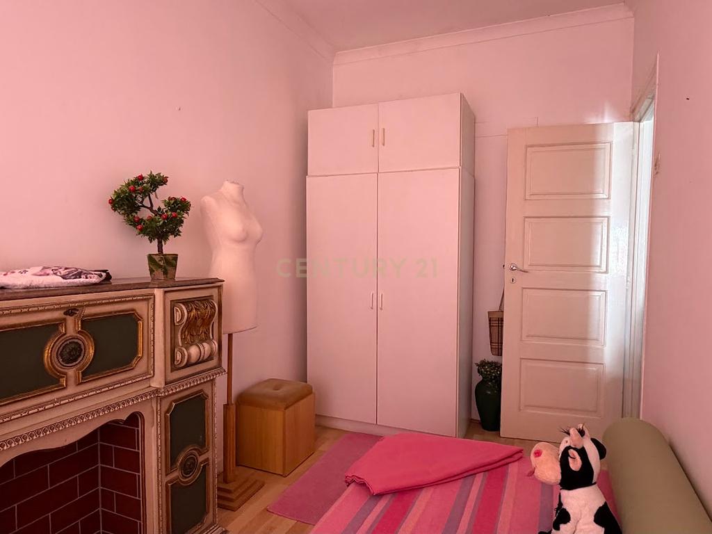 T4 em Arroios para remodelação com vista sobre Lisboa - Lisboa - Image 31